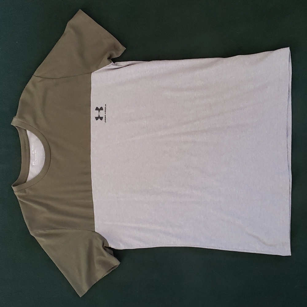 Under Armour T-shirt